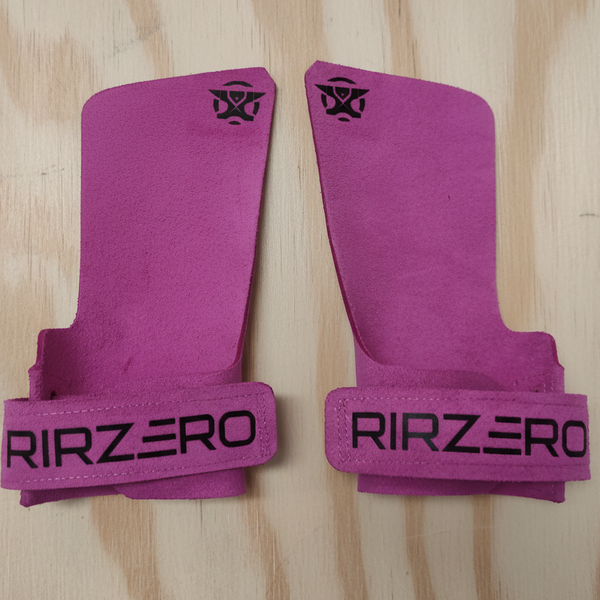 Calleras RIRZERO rosas con fondo de madera